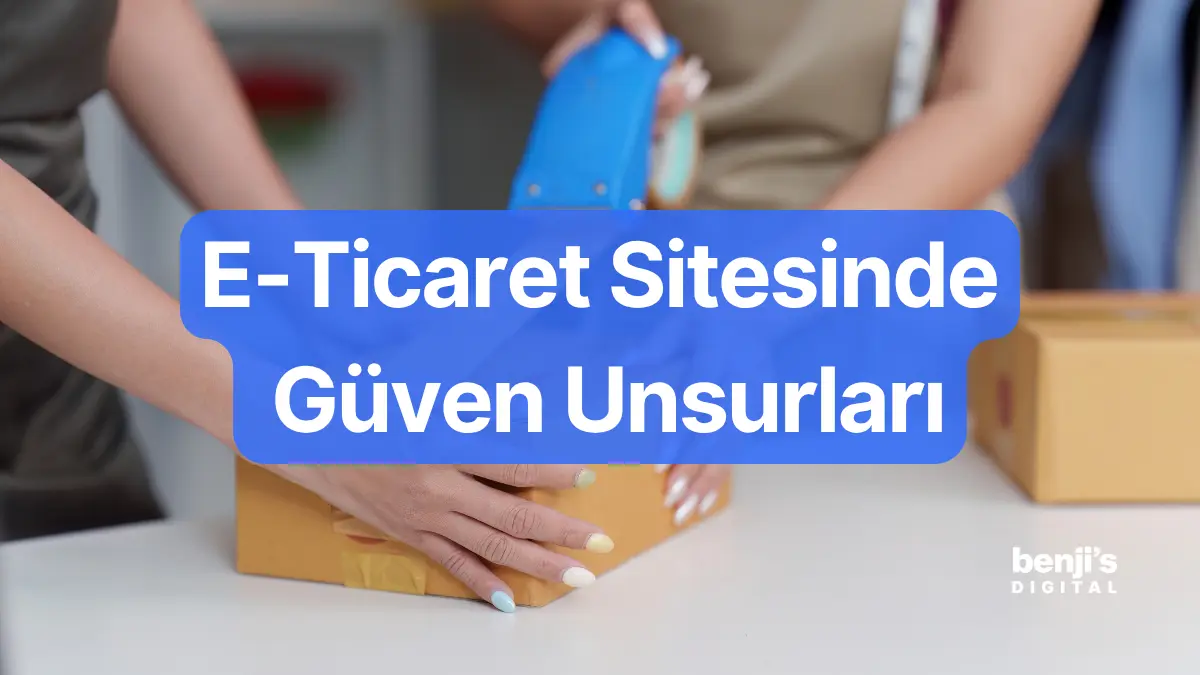E-ticaret sitesinde güven unsurları kapak görseli, bir siparişi koliye koyup bantlayan iki e-ticaret çalışanı
