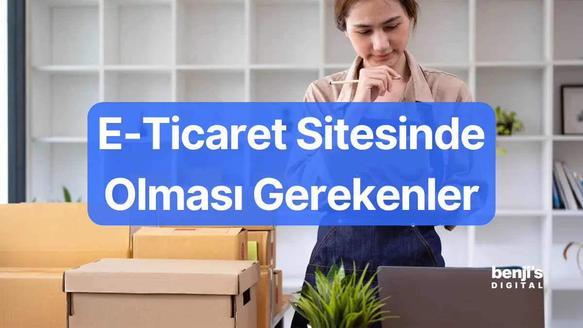 E-ticaret sitesinde olması gerekenler kapak görseli, kargo kutularının yanında dizüstü bilgisayarına bakıp not alan bir e-ticaret mağaza sahibi
